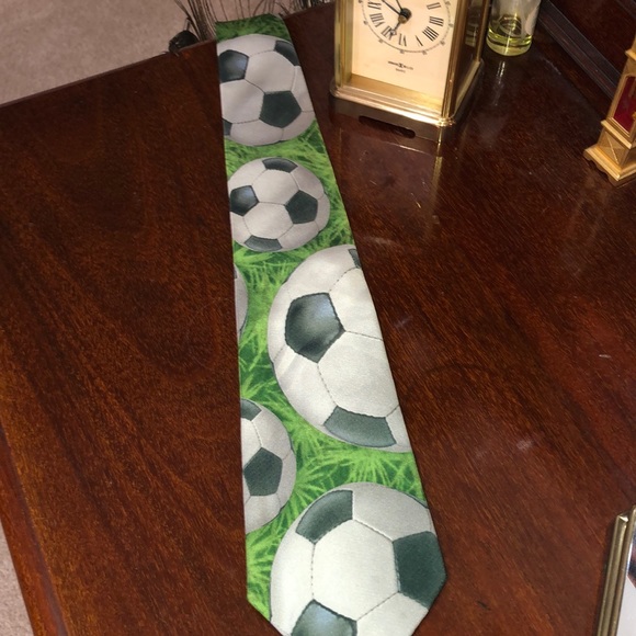 LARSON  Soccer TIE  100% silk😍 - Picture 8 of 8